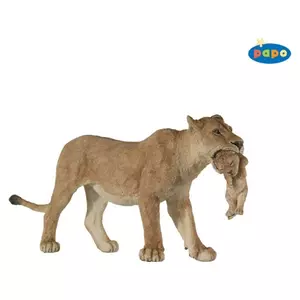 Nöstény oroszlán kölyökkel szájában 50042